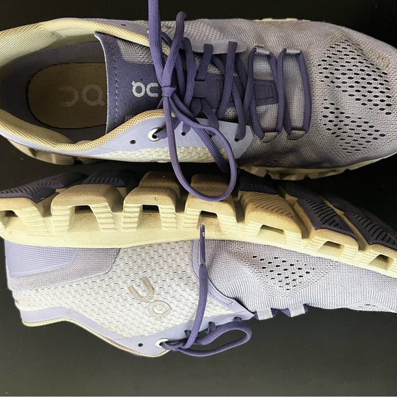 OnCloud 9W Light Purple running shoes - Picture 2 of 3